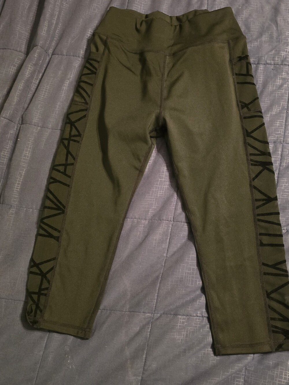 Black womens Athletic Capri Pants